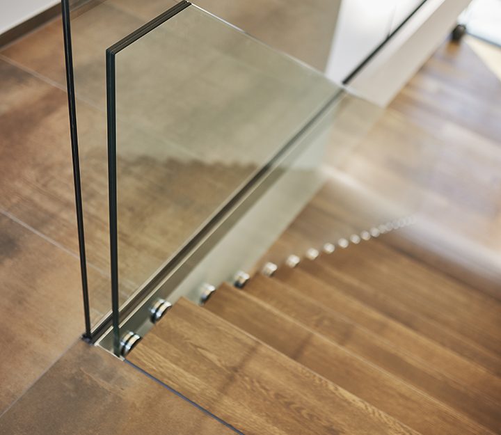 Elegante Kragarmtreppe für moderne Wohnräume